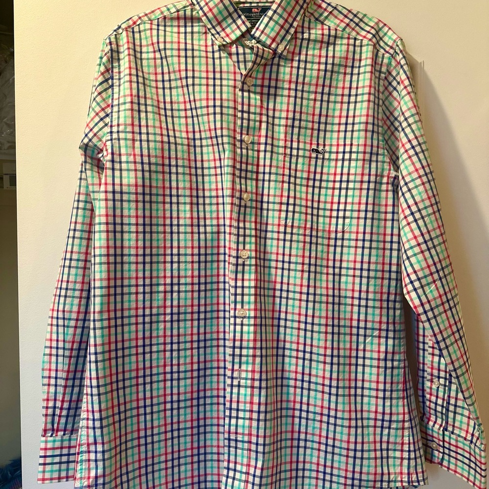 Men’s Vineyard Vines regular fit button down shirt size Medium
